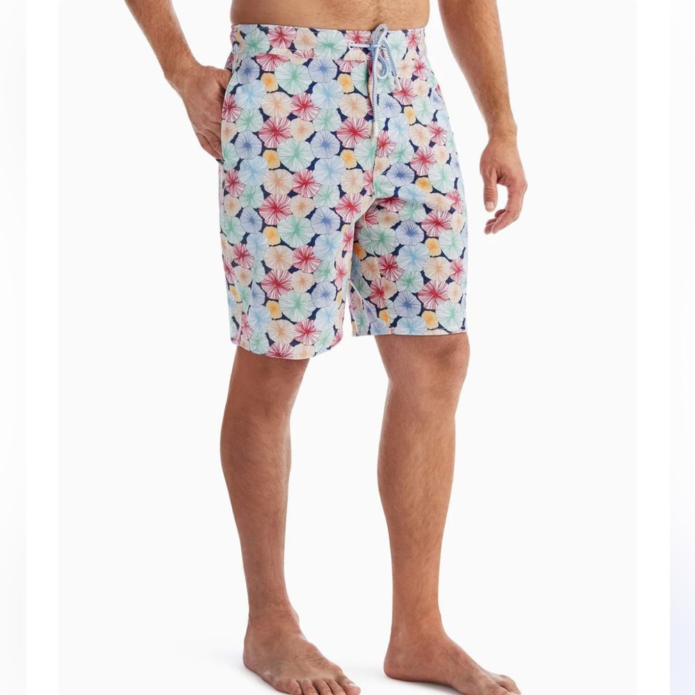 Johnnie-O,‎ Men's 8.25" Nevis Volley/Boardshort (Floral) Size Large